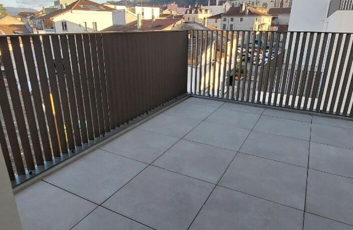Location appartement 2 pièces 47 m² à Bourgoin-Jallieu (38300) — photo 2