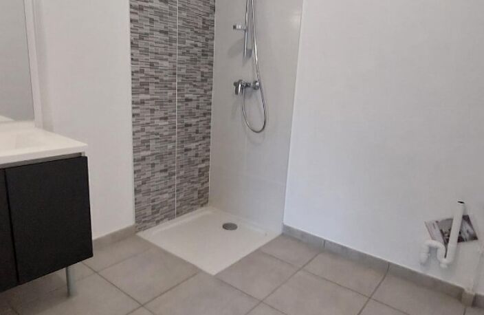 Location appartement 2 pièces 47 m² à Bourgoin-Jallieu (38300) — photo 3
