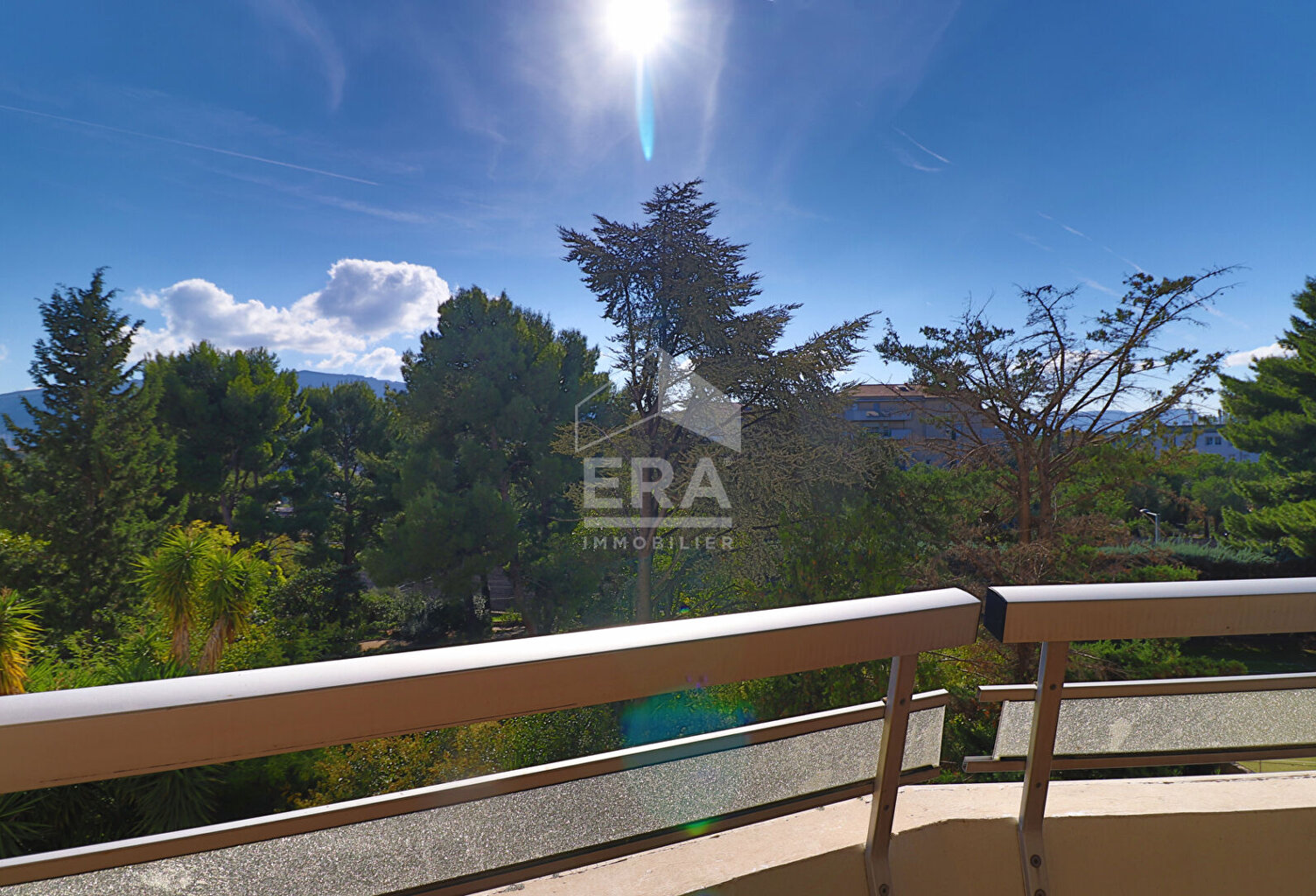 GRAND T3 94 M² - PIÈCE DE VIE DE 46 M² - TERRASSE PLEIN SUD - POSSIBLE T4 FACILEMENT - ASCENSEUR - RÉSIDENCE AVEC TENNIS - MARSEILLE 12ÈME ST BARNABE FOURRAGERE — photo 1
