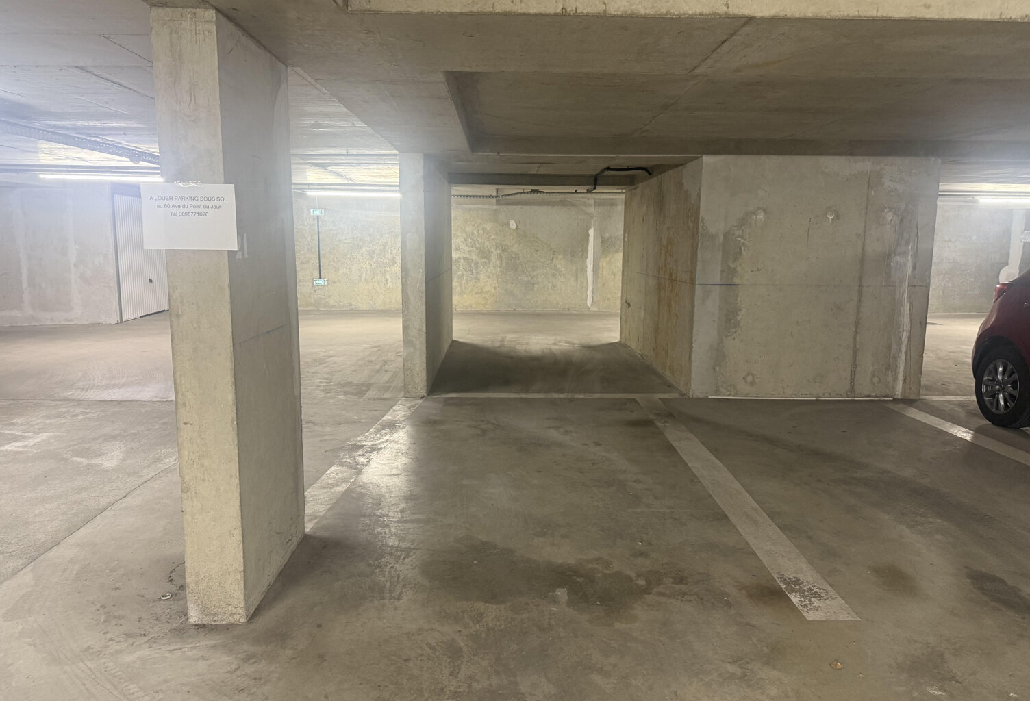 Parking - 60 avenue du Point du Jour — photo 1