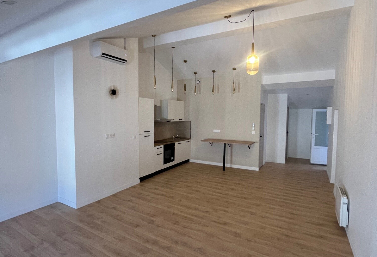 Appartement T2 entièrement rénové   dernier étage compris él — photo 1
