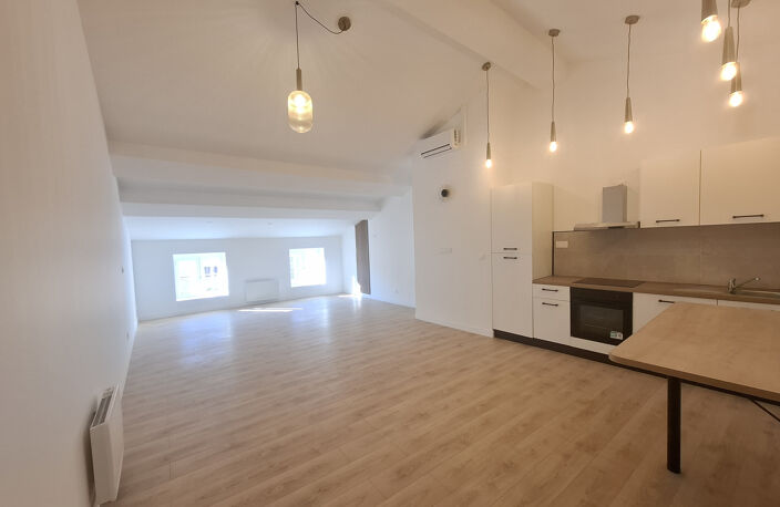 Appartement T2 entièrement rénové   dernier étage compris él — photo 2