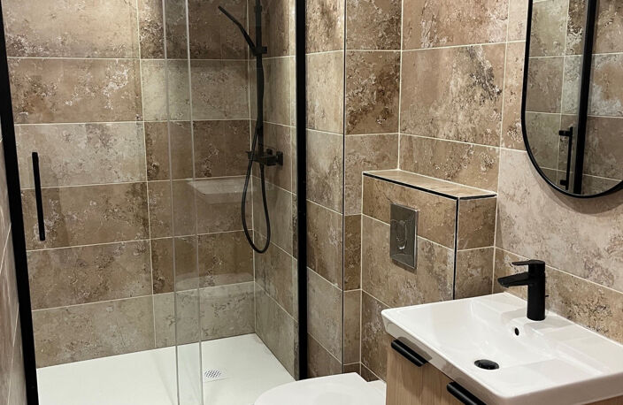 Appartement T2 entièrement rénové   dernier étage compris él — photo 4