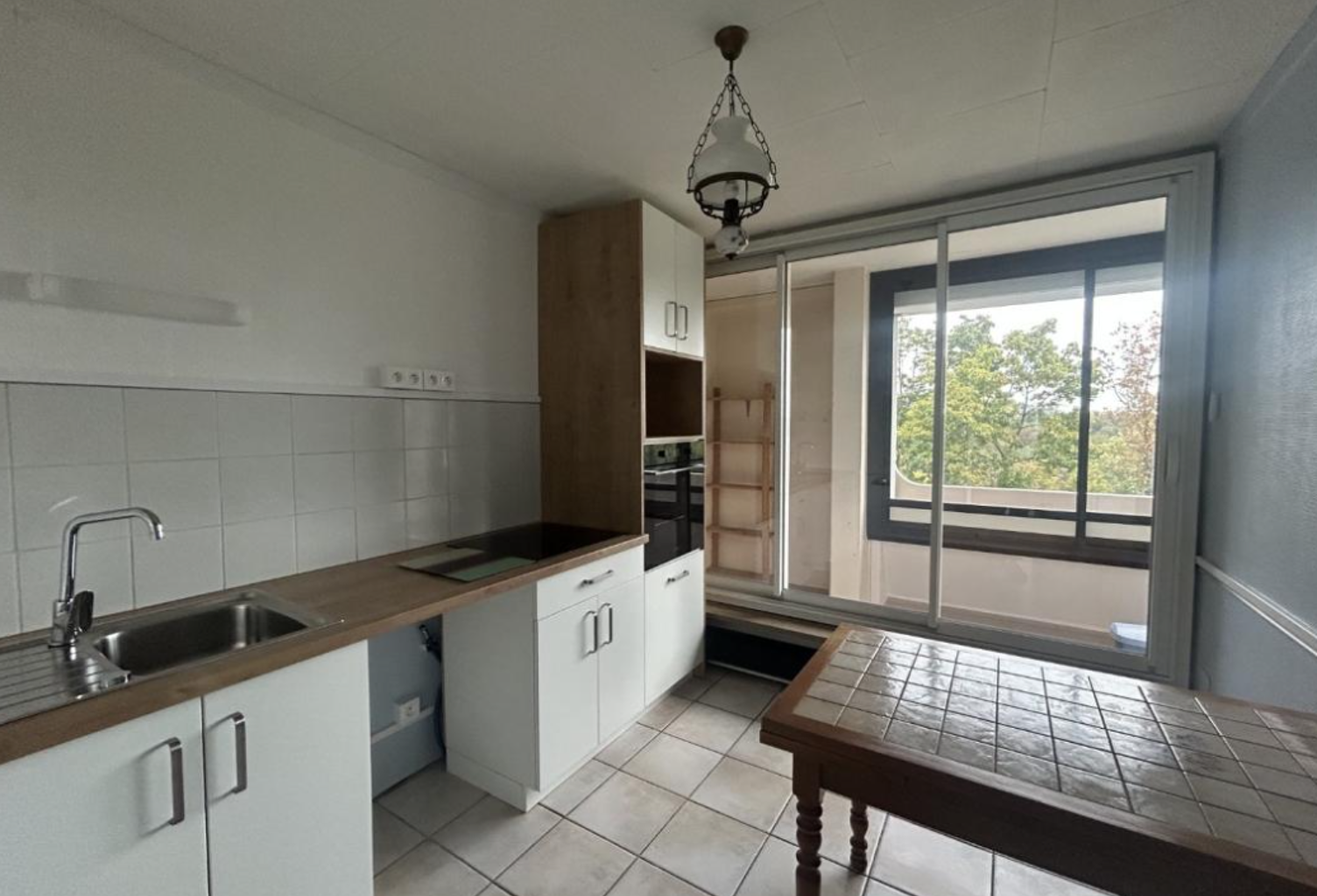 LOCATION LYON 69009 APPARTEMENT 4 PIECES 3 CHAMBRES LOGGIA CAVE PROCHE TRANSPORTS COMMERCES — photo 1