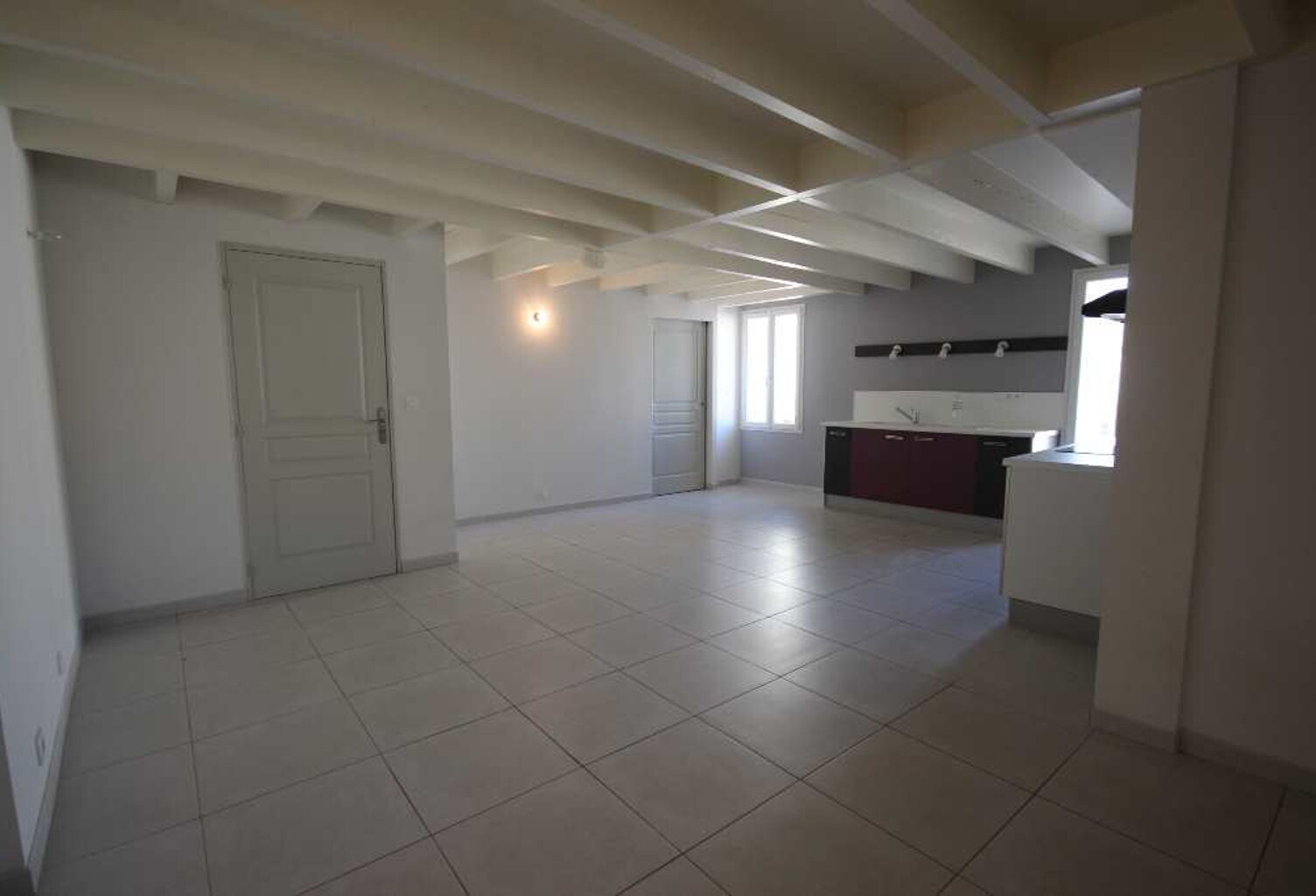 Location appartement 4 pièces 98 m² à Portiragnes (34420) — photo 1