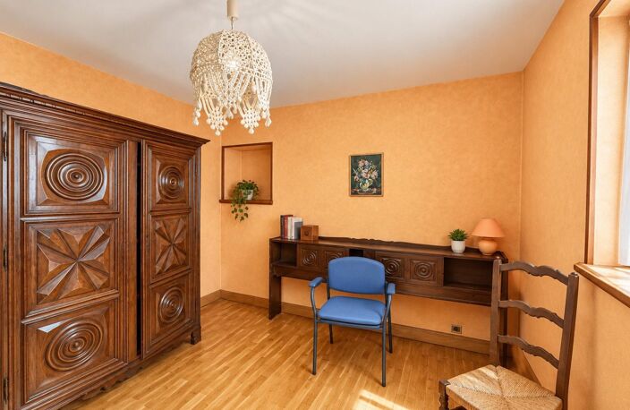 MAISON DE VILLAGE  5 CHAMBRES  GRAND TERRAIN DE 3 827 M² ET DÉPENDANCES / SECTEUR VAL DU MAINE / 53340 — photo 4