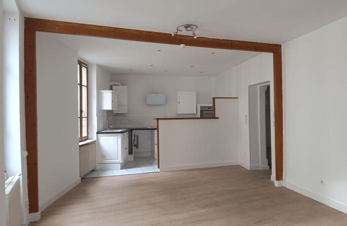 T2 bis de 76 m² offrant de beaux volumes — photo 3