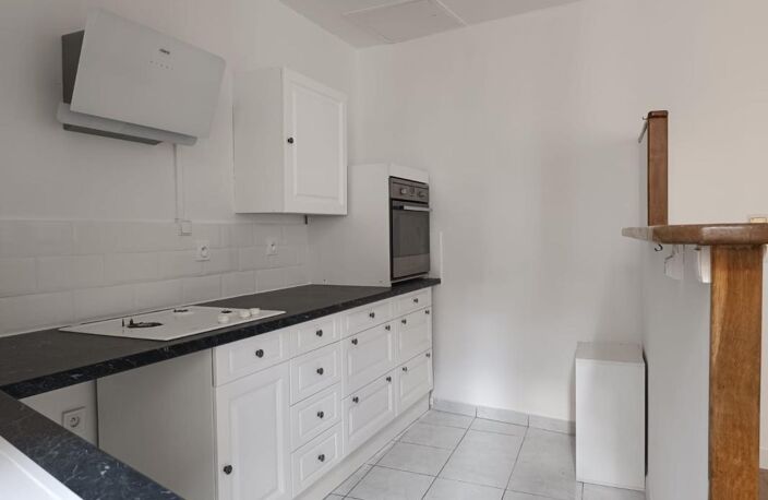 T2 bis de 76 m² offrant de beaux volumes — photo 4