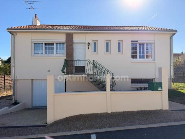 Maison à vendre 4 pièces MORTAGNE SUR SEVRE (85) — photo du bien