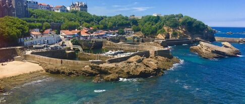 Immobilier dans les Pyrénées-Atlantiques (64) : prix, tendances et villes clés 2026