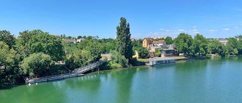 Quelles sont les spécificités du marché immobilier à Carrières-sur-Seine ?